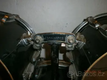 How many lugs on 1976 14&quot; Ludwig tom?