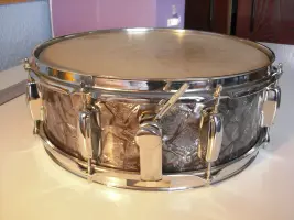 I can't identify a snare drum :: slingerland Japan copy?