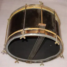 Vintage Leedy snare? Help needed with identification.