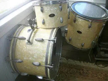 Where are all the floor toms ????