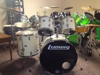 White Ludwig Rockers Black/White Badges