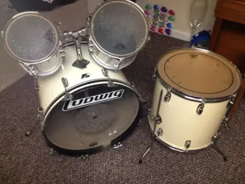 White Ludwig Rockers Black/White Badges