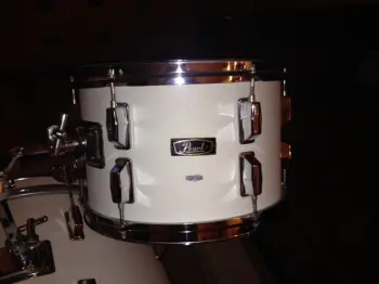 Pearl Drum Set Covered In White Leather