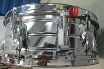 Dolfin snare drum