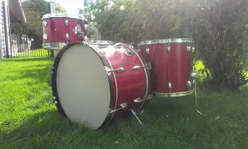 Vintage pearl drum set