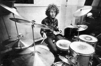 Mounting two cymbals on one straight stand 'Ginger Baker style'?
