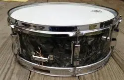 60's Ludwig Pioneer snare drum in Black Diamond Pearl, clean!