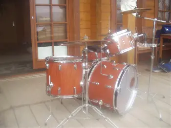 Please help me identify these drums