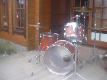 Please help me identify these drums