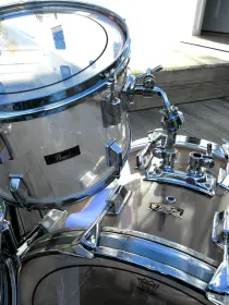 What stencil kit has the most flexible tom mount?