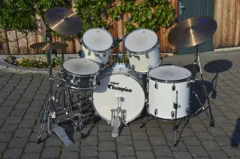 HELP! What model/brand is this drum set and is it vintage?