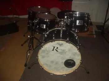 Help identifying 70s Rogers kit!!