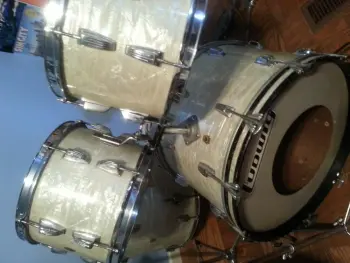 Hoping to find out a little more about this drum set