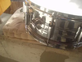 NEW SOUND DE LUXE Snaredrum does anyone knows something?
