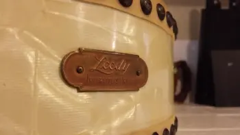 need help figuring out the age of this Leedy tom drum