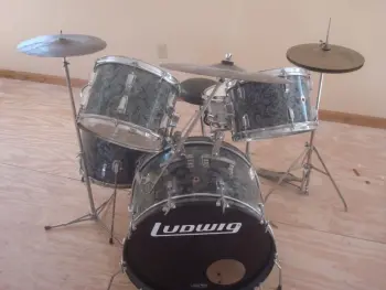 Please help me identify this Ludwig set.