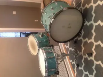 Gretsch 60's Round Badge 20&quot;, 12&quot;, 14&quot; Snare. Aqua Satin Flame.