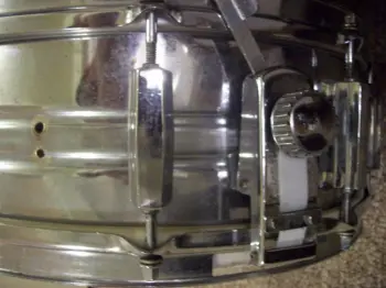 Can anyone identify this Tempo Snare?