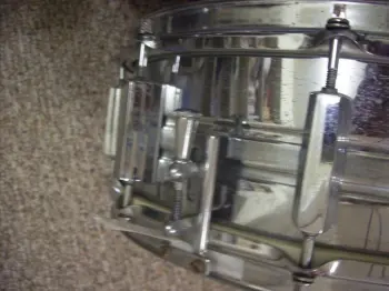 Can anyone identify this Tempo Snare?