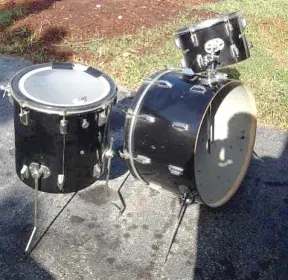 Rogers Script logo drums