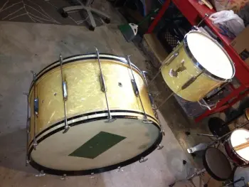 WFL 1937(?) 28&quot; bass w/calf and 13&quot; Tom WMP