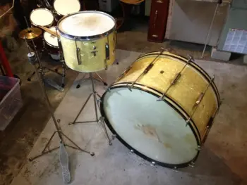 WFL 1937(?) 28&quot; bass w/calf and 13&quot; Tom WMP