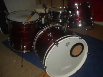 Help with identifying Drumset!