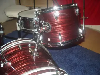 Help with identifying Drumset!
