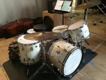 Help date this kit...