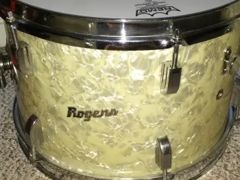 Help date this kit...