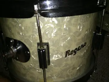 Help date this kit...