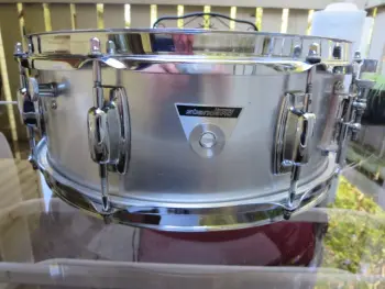 Ludwig Standard 1968 Metal snare drum...8 lugs...
