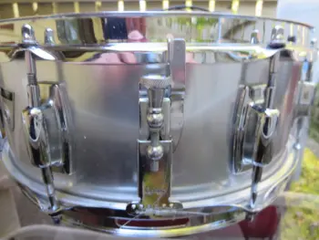 Ludwig Standard 1968 Metal snare drum...8 lugs...