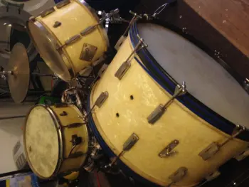 Help IDing Grandpas 40s (?) drums