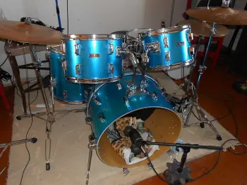 Pearl wood / fiberglass in red oyster