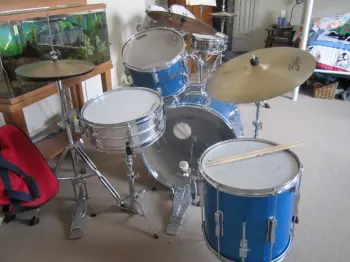 Pearl wood / fiberglass in red oyster