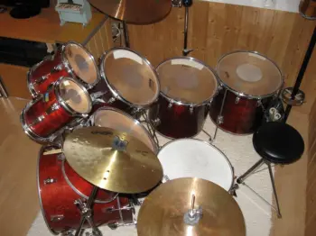 Ludwig 80's identification help, please.