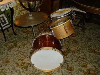 WFL Royal Maple Outfit