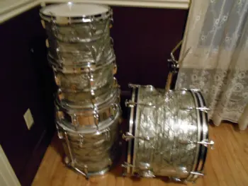 Question about Hollywood Bass Drum 1966