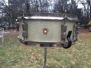 vintage Ludwig Pioneer snare drum in silver sparkle - Nice!