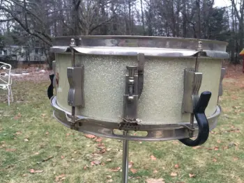 vintage Ludwig Pioneer snare drum in silver sparkle - Nice!