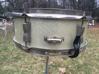 vintage Ludwig Pioneer snare drum in silver sparkle - Nice!