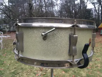 vintage Ludwig Pioneer snare drum in silver sparkle - Nice!