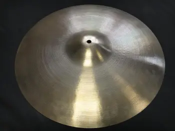 A Zildjian 18&quot; crash hollow logo