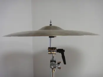 A Zildjian 18&quot; crash hollow logo