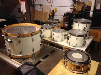 Gretsch 70's Factory Wrap Glue - Sand or Solvent?