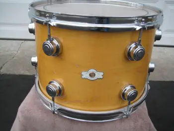 Camco LA 9x13 Natural Tom