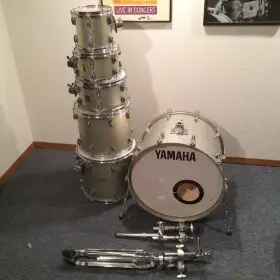 Yamaha Maple Custom Absolute - Silver Sparkle - $1400