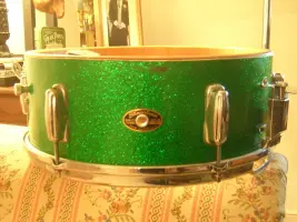 Help! 68 slingerland--shell cracked??