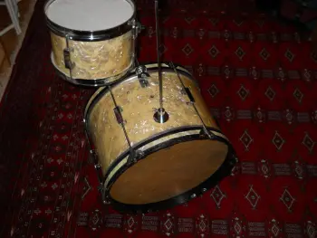 Another Please help identify these drums thread.
